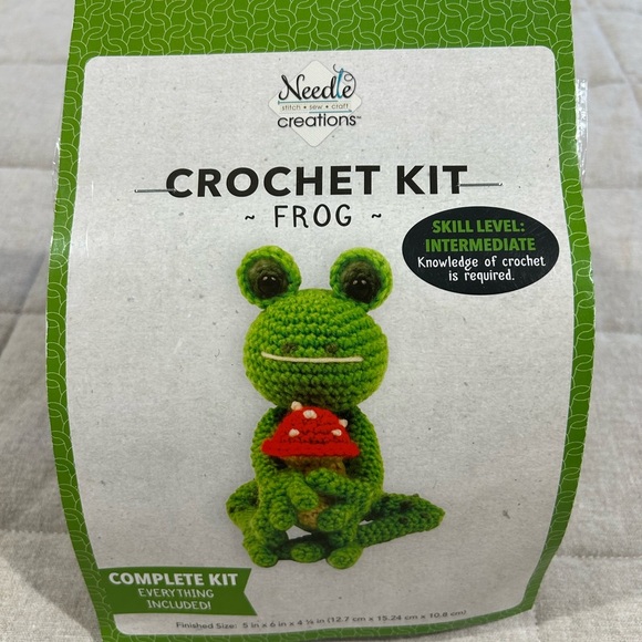 needle creations Other - Frog Crochet Kit - Green